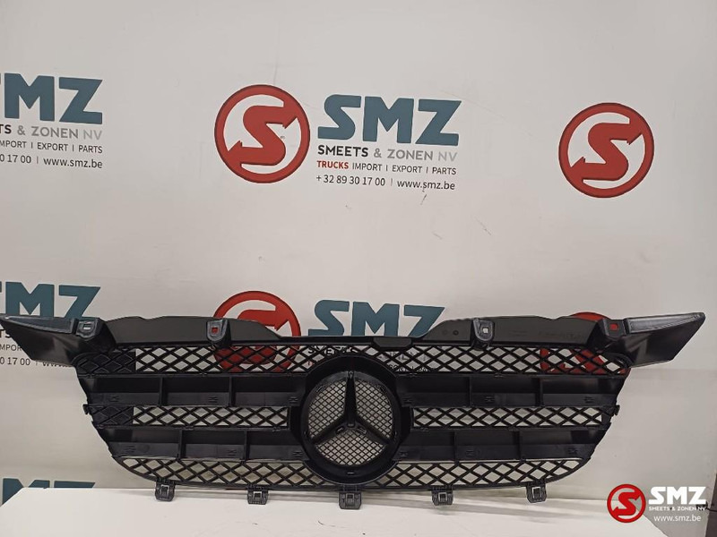 Mercedes-Benz Radiator grille mercedes - Grotelės - Sunkvežimis: foto 2 Mercedes-Benz Radiator grille mercedes - Grotelės - Sunkvežimis: foto 2