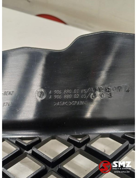 Mercedes-Benz Radiator grille mercedes - Grotelės - Sunkvežimis: foto 3 Mercedes-Benz Radiator grille mercedes - Grotelės - Sunkvežimis: foto 3
