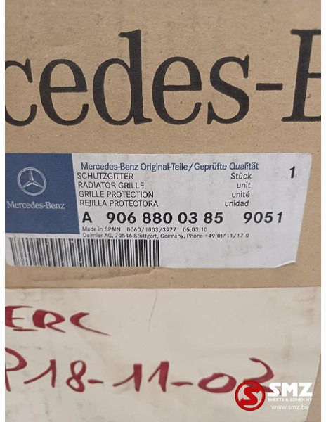 Mercedes-Benz Radiator grille mercedes - Grotelės - Sunkvežimis: foto 4 Mercedes-Benz Radiator grille mercedes - Grotelės - Sunkvežimis: foto 4