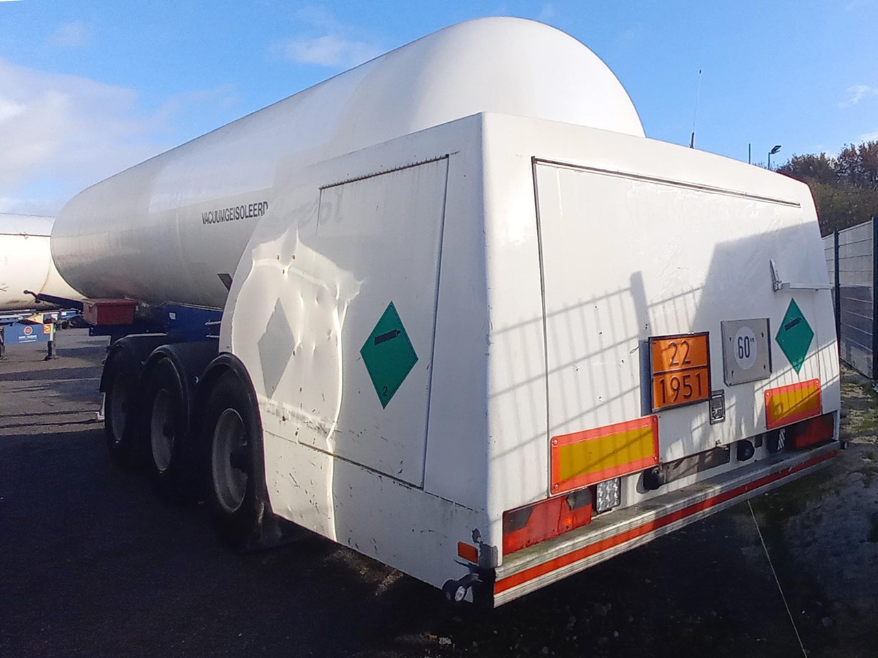AGA Cryo Gas tank semi-trailer cryogenic used for nitrogen, argon, oxygen, LIN, LOX, LAR. - Puspriekabė cisterna: foto 3 AGA Cryo Gas tank semi-trailer cryogenic used for nitrogen, argon, oxygen, LIN, LOX, LAR. - Puspriekabė cisterna: foto 3