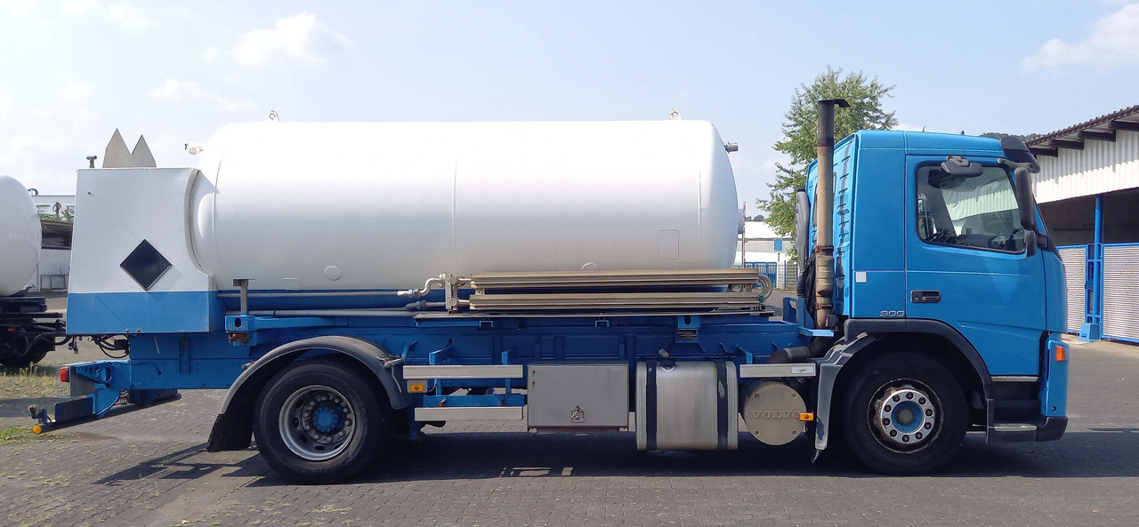 VOLVO Gas oxygen, argon, nitrogen - Autocisterna: foto 3 VOLVO Gas oxygen, argon, nitrogen - Autocisterna: foto 3