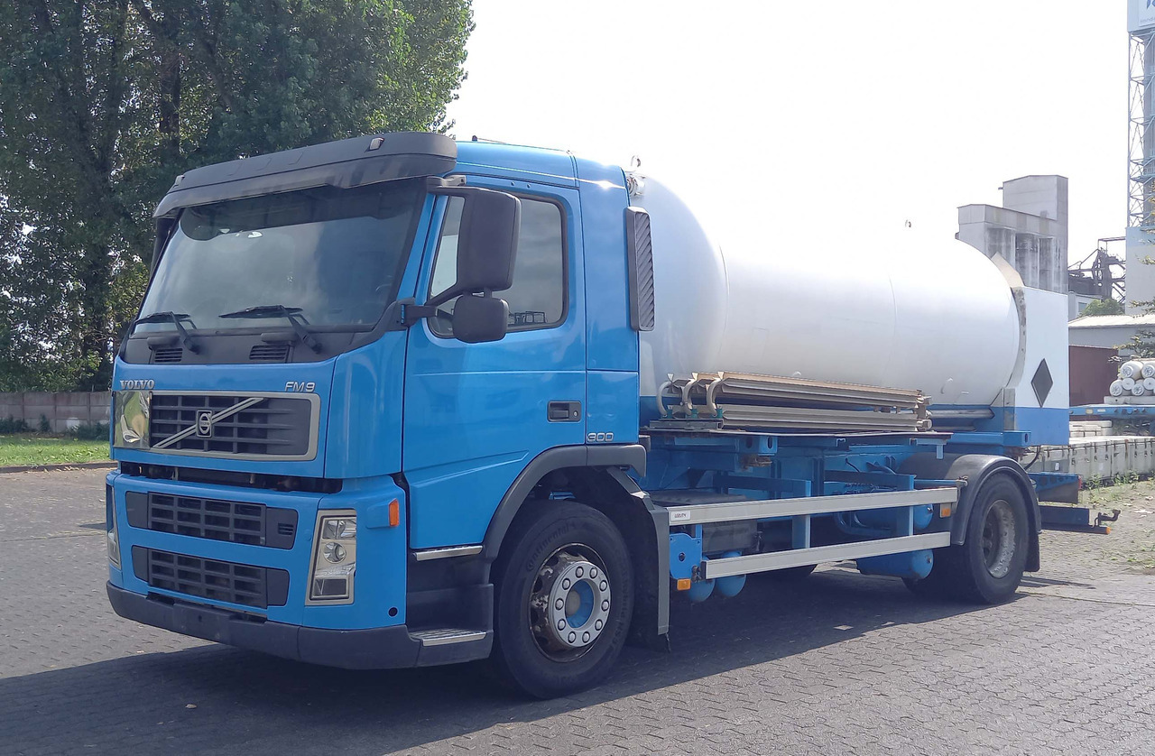 VOLVO Gas oxygen, argon, nitrogen - Autocisterna: foto 2 VOLVO Gas oxygen, argon, nitrogen - Autocisterna: foto 2