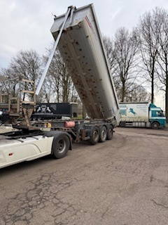 Schmitz Cargobull Stalen kipper 24 cub - Savivartis puspriekabė: foto 1 Schmitz Cargobull Stalen kipper 24 cub - Savivartis puspriekabė: foto 1