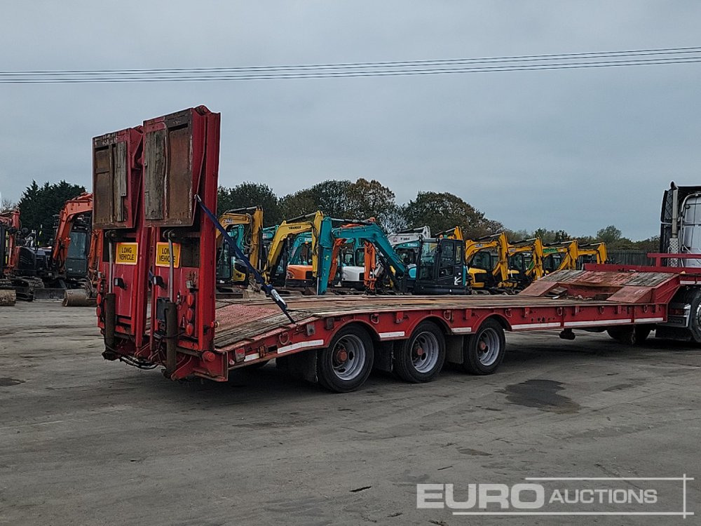 2005 Cheiftain Tri Axle Stepframe Low Loader Trailer, Neck Ramps, Out Riggers, Hydraulic Flip Toe Ramps - Žemo profilio platforma puspriekabė: foto 5 2005 Cheiftain Tri Axle Stepframe Low Loader Trailer, Neck Ramps, Out Riggers, Hydraulic Flip Toe Ramps - Žemo profilio platforma puspriekabė: foto 5