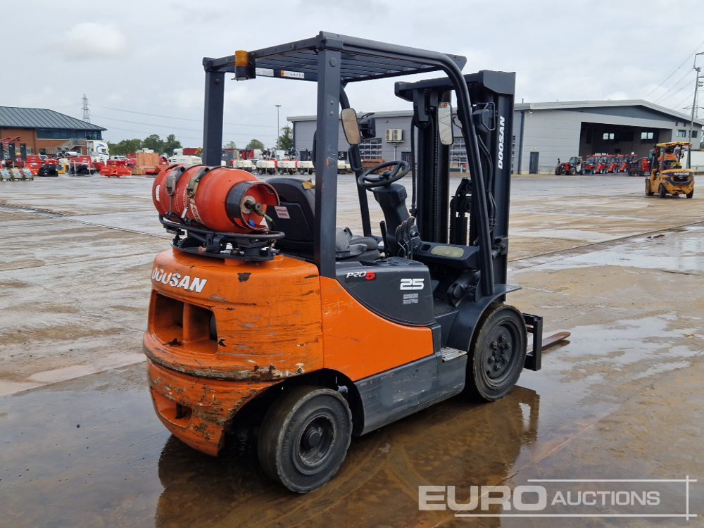 2012 Doosan G25E-5 - Šakinis krautuvas: foto 5 2012 Doosan G25E-5 - Šakinis krautuvas: foto 5