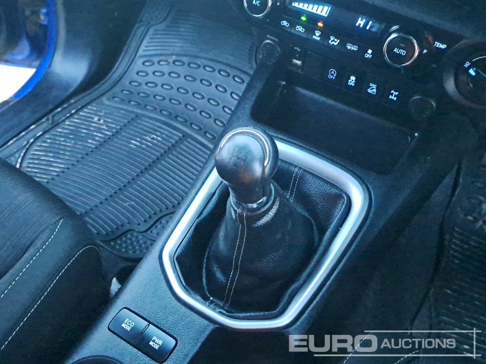 Pikapas 2019 Toyota Hilux: foto 38 Pikapas 2019 Toyota Hilux: foto 38