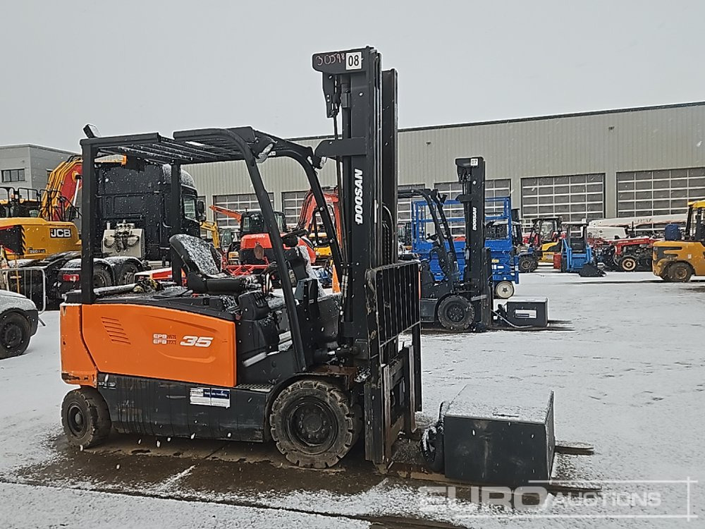 Šakinis krautuvas 2021 Doosan B35X-7 Plus: foto 6 Šakinis krautuvas 2021 Doosan B35X-7 Plus: foto 6