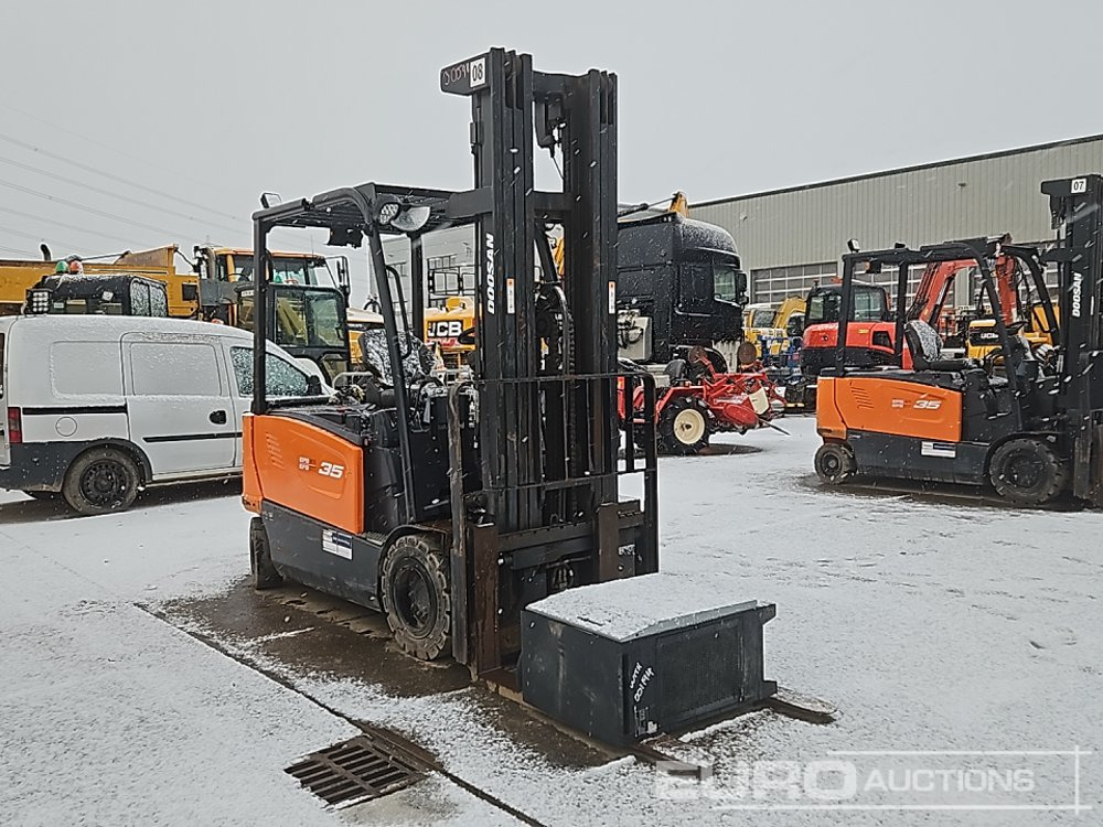Šakinis krautuvas 2021 Doosan B35X-7 Plus: foto 7 Šakinis krautuvas 2021 Doosan B35X-7 Plus: foto 7