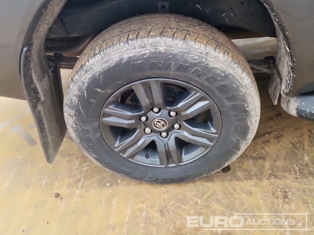 Pikapas 2023 Toyota Hilux: foto 11