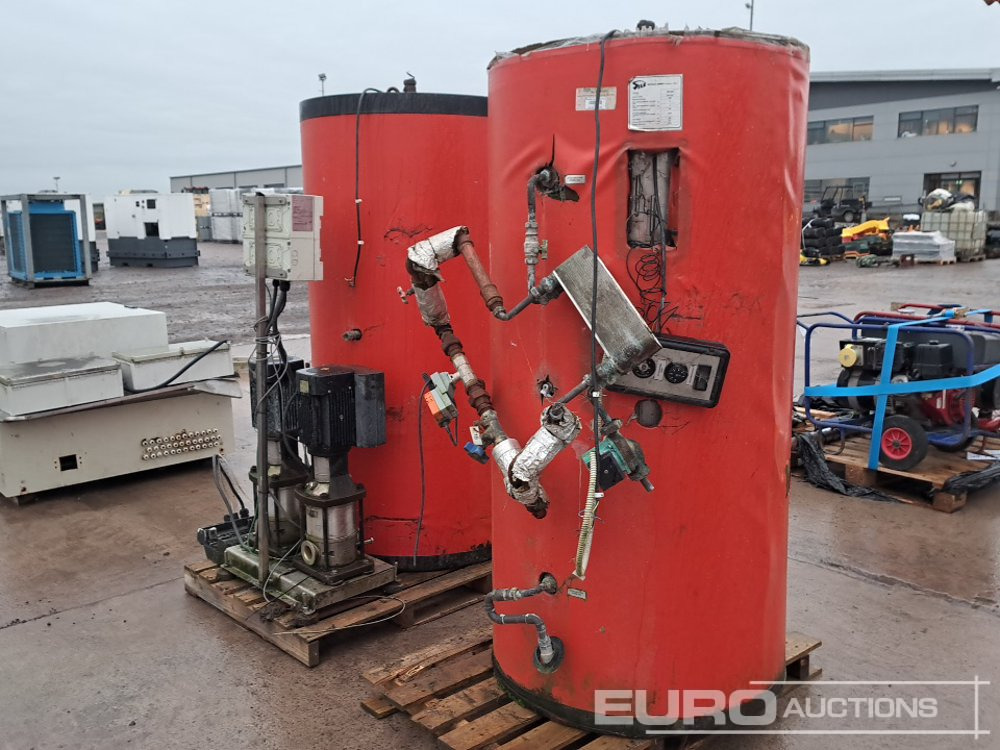 600 Litre Insulated Water Tank (2 of) & Pumps - Statybinė įranga: foto 1 600 Litre Insulated Water Tank (2 of) & Pumps - Statybinė įranga: foto 1