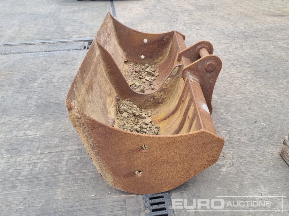 70" Ditching Bucket 65mm Pin to suit 13 Ton Excavator - Kaušas: foto 2 70" Ditching Bucket 65mm Pin to suit 13 Ton Excavator - Kaušas: foto 2