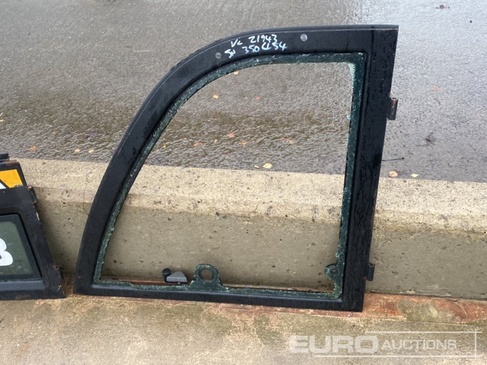 Top Window Frame & Bottom Door to suit JCB Telehandler - Atsarginės dalys: foto 4 Top Window Frame & Bottom Door to suit JCB Telehandler - Atsarginės dalys: foto 4