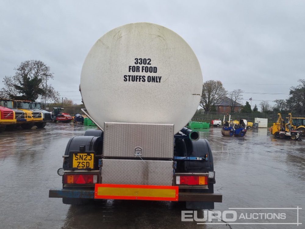 Clayton Twin Axle Tanker Trailer,Rear Steer, Stainless Steel Tank - Puspriekabė cisterna: foto 4 Clayton Twin Axle Tanker Trailer,Rear Steer, Stainless Steel Tank - Puspriekabė cisterna: foto 4