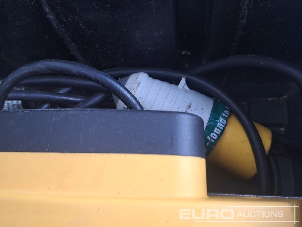 Statybinė įranga Dewalt DW678L 110 Volt Planer: foto 16