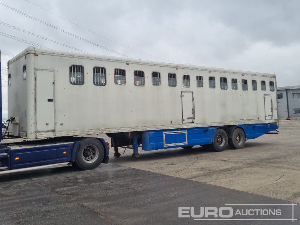 Don-Bur Twin Axle Horse Trailer - Platforminė/ Bortinė puspriekabė: foto 1 Don-Bur Twin Axle Horse Trailer - Platforminė/ Bortinė puspriekabė: foto 1