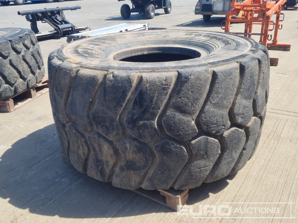 Goodride 875/65R29 Tyre (1 of), Solideal 29.5R25 Tyre (1 of) - Padanga: foto 3 Goodride 875/65R29 Tyre (1 of), Solideal 29.5R25 Tyre (1 of) - Padanga: foto 3
