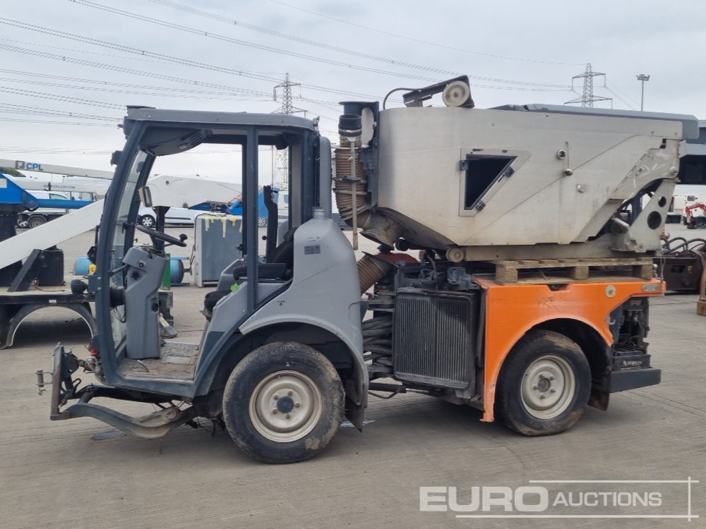 Hako T2A - Gatvių šlavimo mašina: foto 2 Hako T2A - Gatvių šlavimo mašina: foto 2