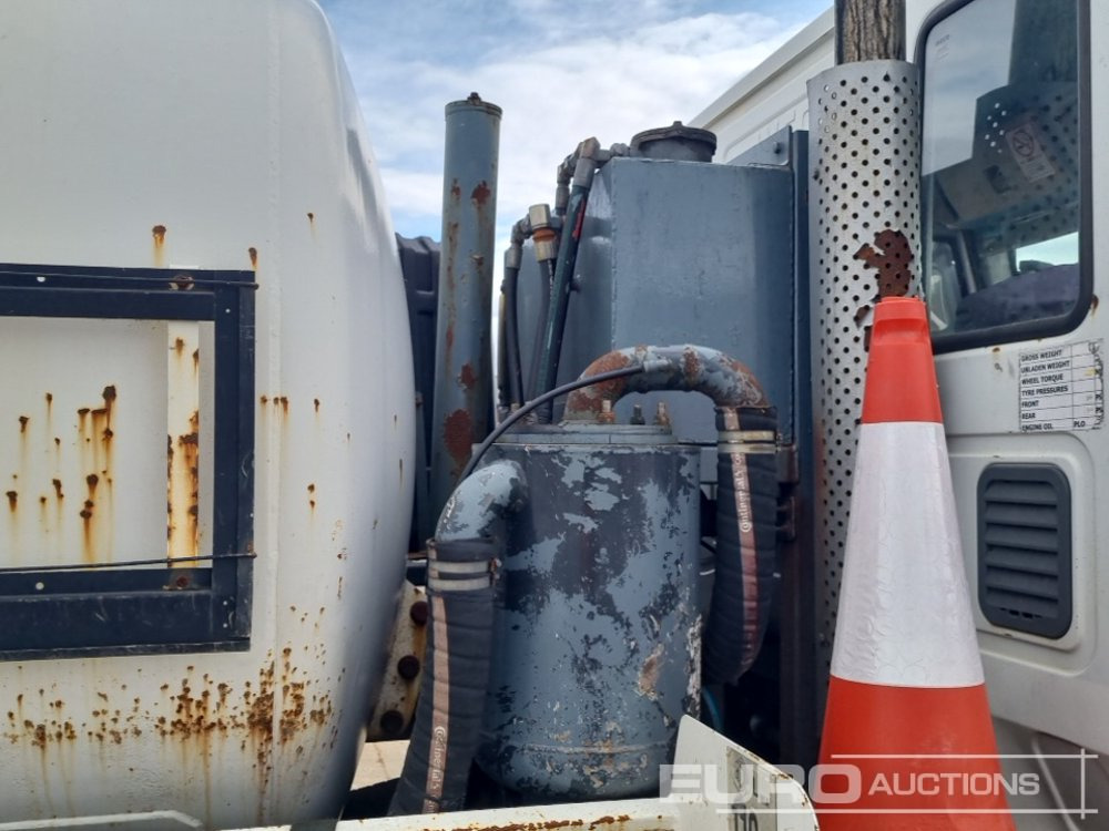 Autocisterna Iveco 100E18: foto 28