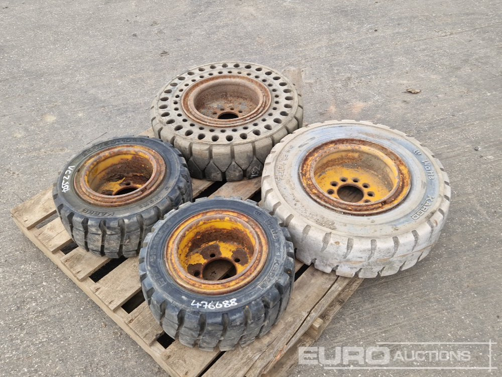 JCB Selection of Tyres to suit Teletruck - Padanga: foto 1 JCB Selection of Tyres to suit Teletruck - Padanga: foto 1