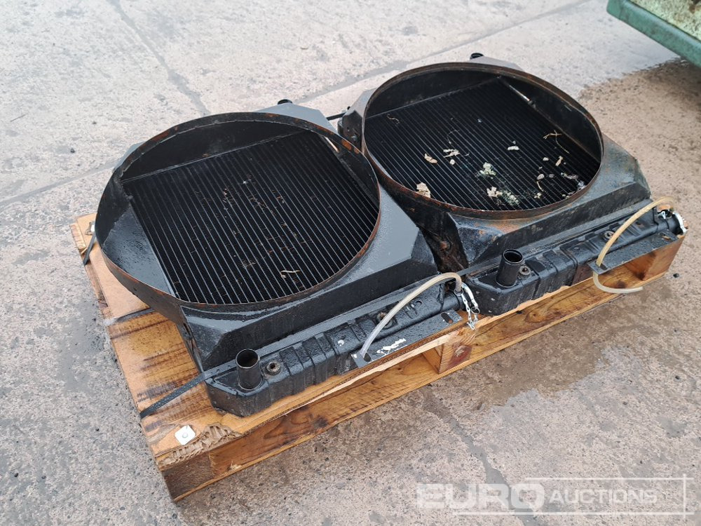 Machine Radiator (2 of) - Statybinė įranga: foto 1 Machine Radiator (2 of) - Statybinė įranga: foto 1