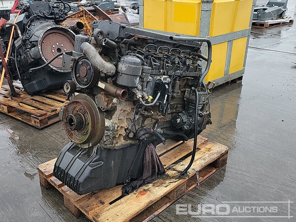 Mercedes 6 Cylinder Engine - Variklis: foto 1 Mercedes 6 Cylinder Engine - Variklis: foto 1