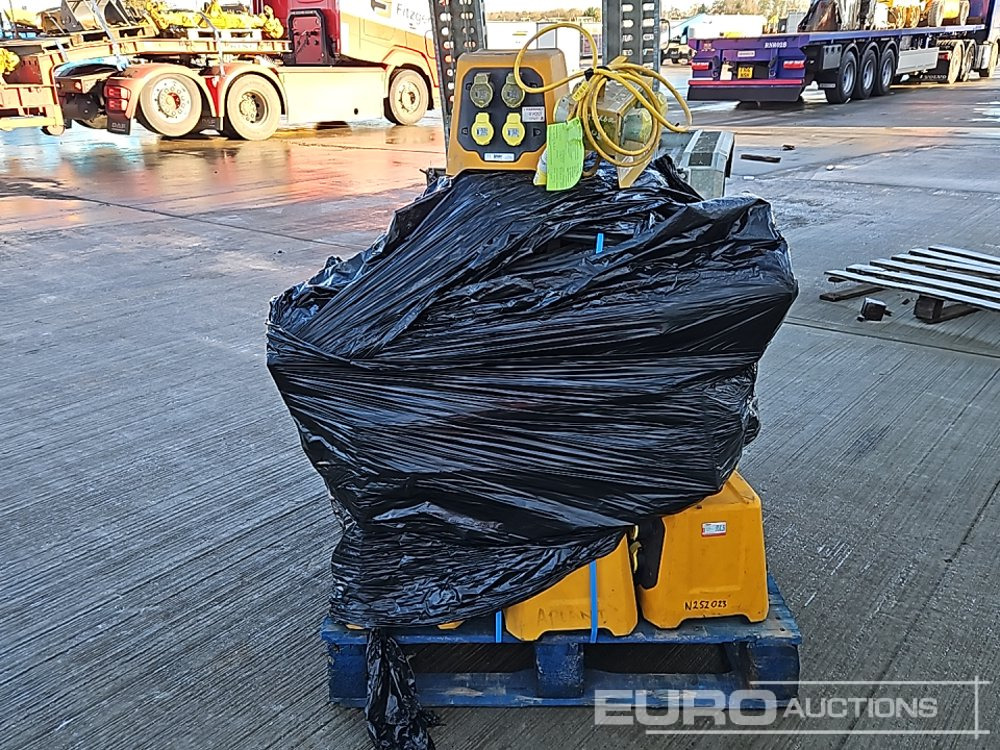 Pallet of 110 Volt Uplight bases - Statybinė įranga: foto 2 Pallet of 110 Volt Uplight bases - Statybinė įranga: foto 2