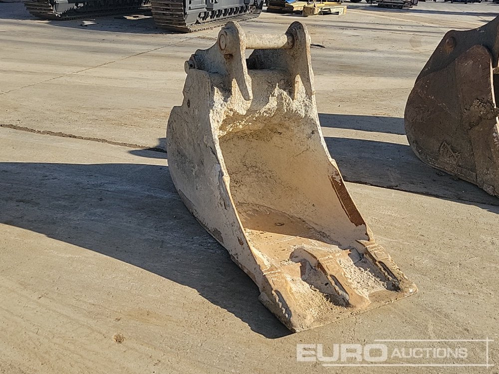 Rhinox 24" Digging Bucket 65mm Pin to suit 13 Ton Excavator - Kaušas: foto 1 Rhinox 24" Digging Bucket 65mm Pin to suit 13 Ton Excavator - Kaušas: foto 1