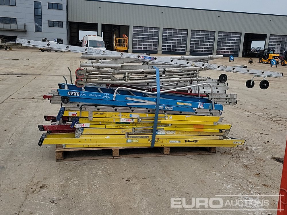 Selection of Various Size Fiberglass & Aluminium Ladders, Aluminium Pop Up Access Platform - Statybinė įranga: foto 2 Selection of Various Size Fiberglass & Aluminium Ladders, Aluminium Pop Up Access Platform - Statybinė įranga: foto 2