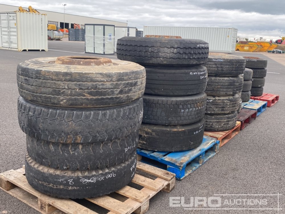Tyre & Rim to suit Lorry/Trailer (23 of) - Padanga: foto 1 Tyre & Rim to suit Lorry/Trailer (23 of) - Padanga: foto 1