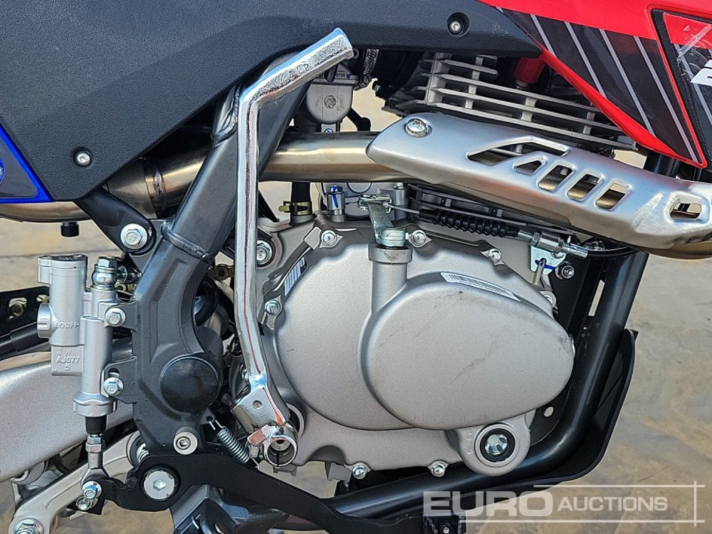 Motociklas Unused 2025 Apollo Thunder 250cc Motorcross Bike, 21" Front, 18" Rear Tyres, Electric Start, Air Cooled, Hydraulic Suspension, Disc Brakes, Lighting Kit (UNASSEMBLED): foto 12