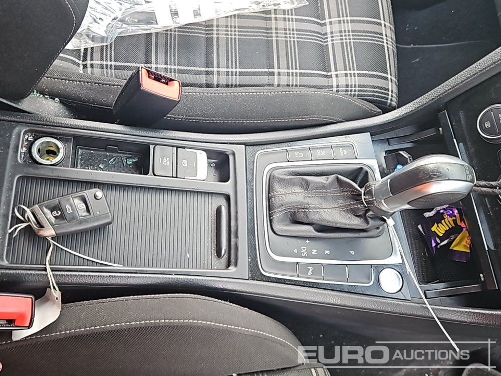 Lengvasis automobilis Volkswagen Golf: foto 32