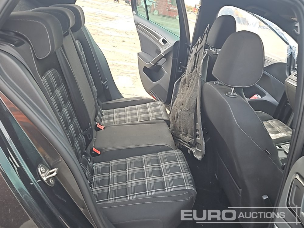 Lengvasis automobilis Volkswagen Golf: foto 26