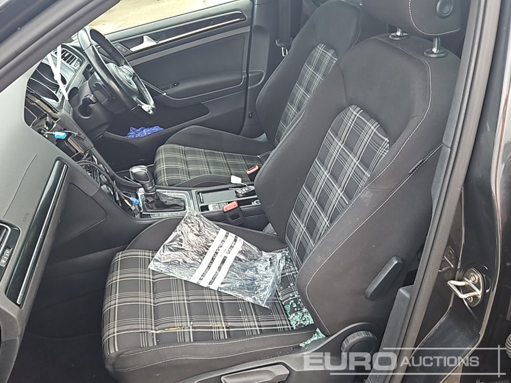 Lengvasis automobilis Volkswagen Golf: foto 18