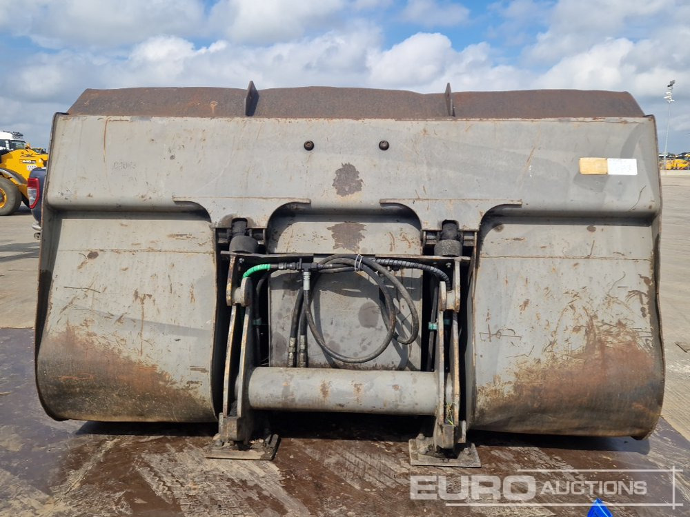 Volvo 118" Hi Tip Bucket to suit Wheeled Loader - Kaušas: foto 4 Volvo 118" Hi Tip Bucket to suit Wheeled Loader - Kaušas: foto 4