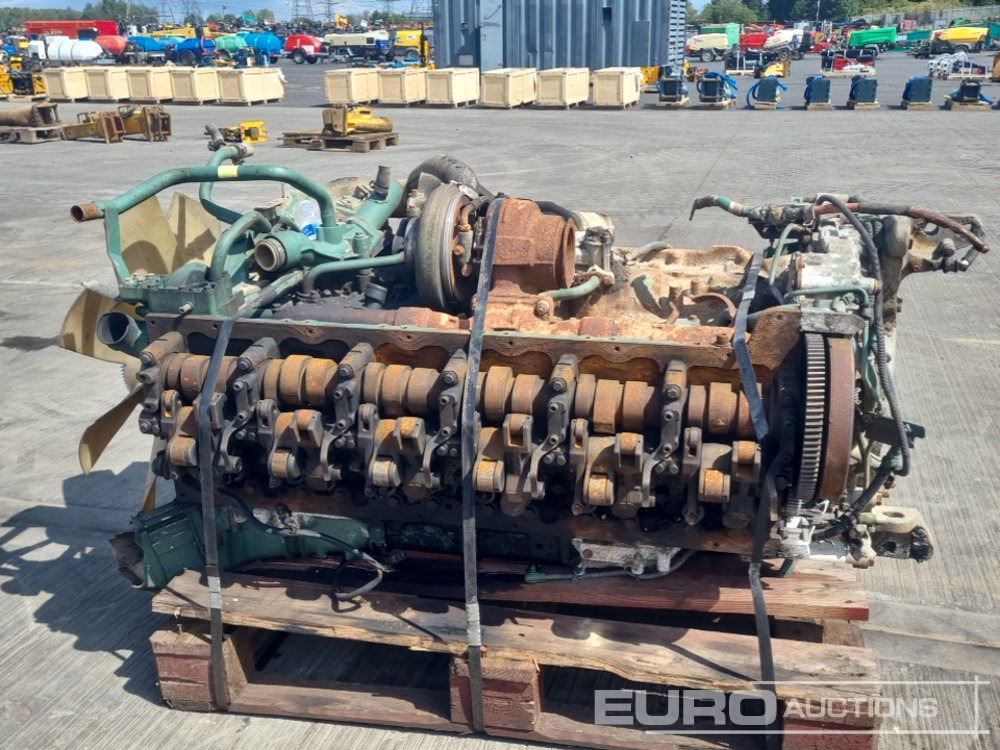 Volvo 6 Cylinder Engine (Pars Missing) - Variklis: foto 2 Volvo 6 Cylinder Engine (Pars Missing) - Variklis: foto 2