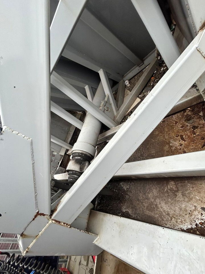 Legras - Su slankiojanciomis grindimis puspriekabė: foto 4 Legras - Su slankiojanciomis grindimis puspriekabė: foto 4