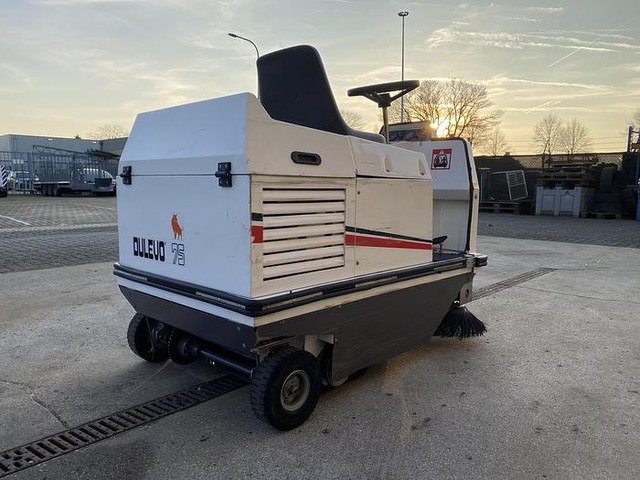 Dulevo 75 EH, Veegmachine - Gatvių šlavimo mašina: foto 5 Dulevo 75 EH, Veegmachine - Gatvių šlavimo mašina: foto 5