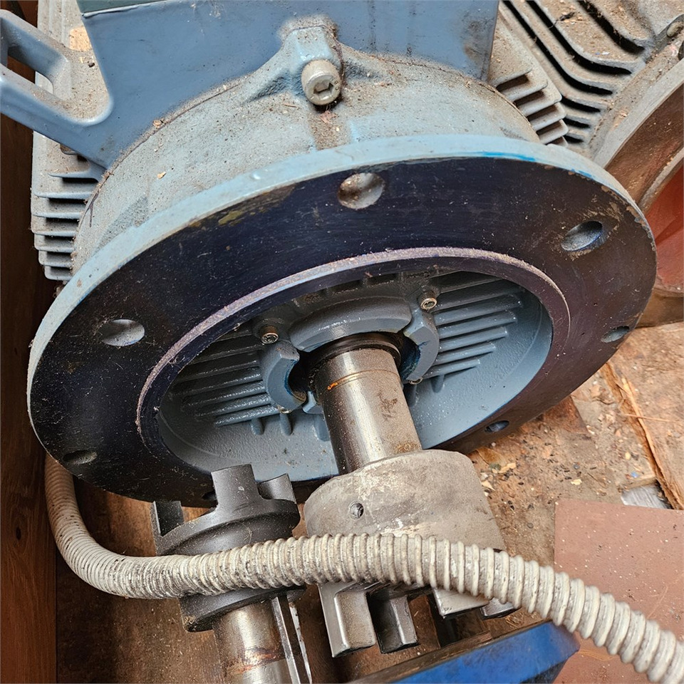 ABB MT80A19F100-2 / M3AA180MLB4 - Staklės: foto 5 ABB MT80A19F100-2 / M3AA180MLB4 - Staklės: foto 5