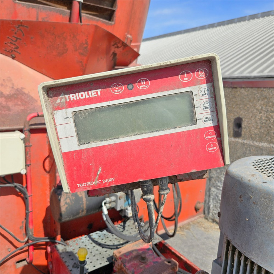 ABC SM10 - Pašarų maišytuvas: foto 5 ABC SM10 - Pašarų maišytuvas: foto 5