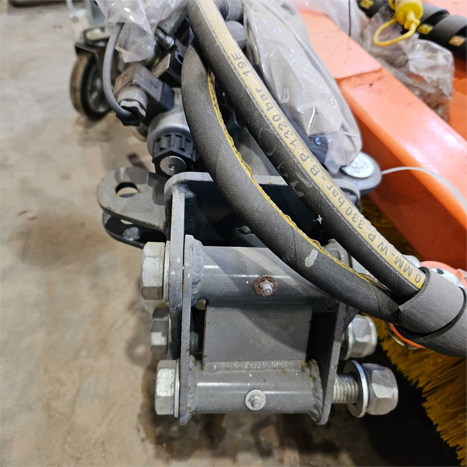 BM ZE150 - Rotacinė šluota: foto 4 BM ZE150 - Rotacinė šluota: foto 4