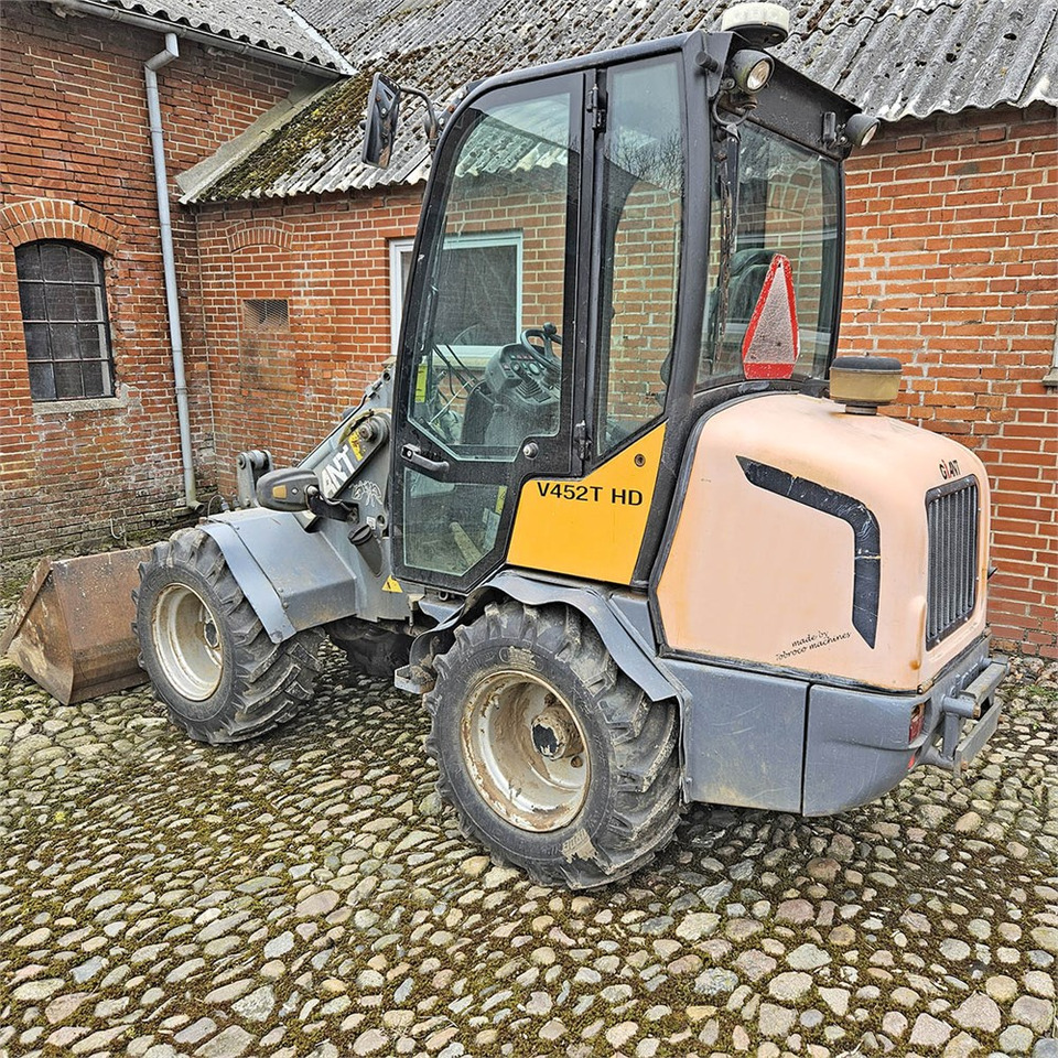 Giant V452T HD - Ratinis krautuvas: foto 3 Giant V452T HD - Ratinis krautuvas: foto 3