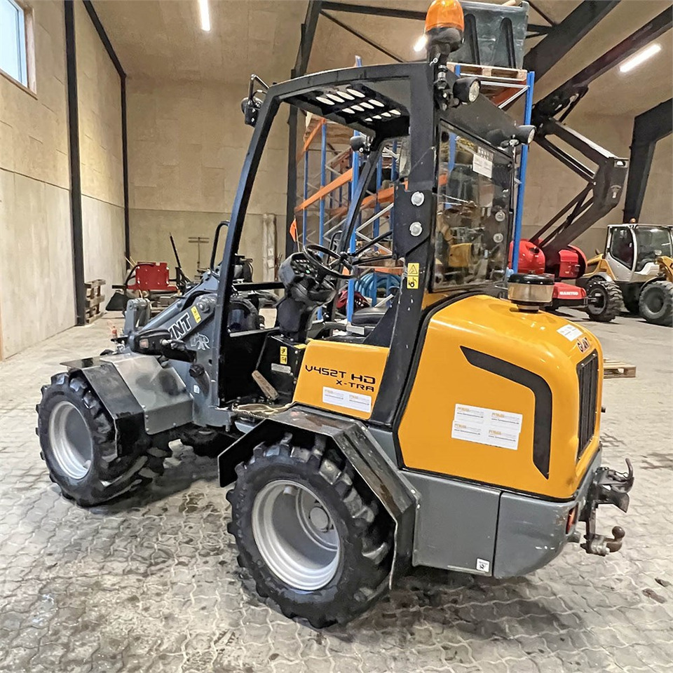 Giant V452T X-Tra HD - Ratinis krautuvas: foto 1 Giant V452T X-Tra HD - Ratinis krautuvas: foto 1