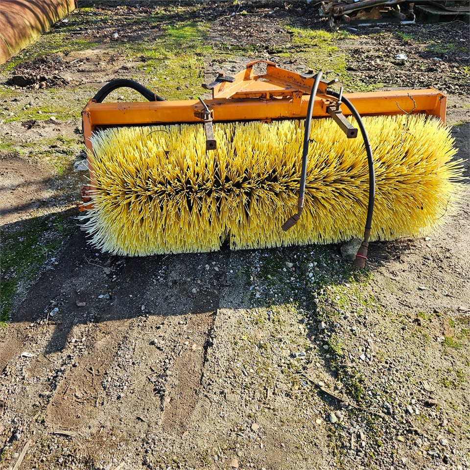 HWH HF 1A 1500 - Rotacinė šluota: foto 2 HWH HF 1A 1500 - Rotacinė šluota: foto 2