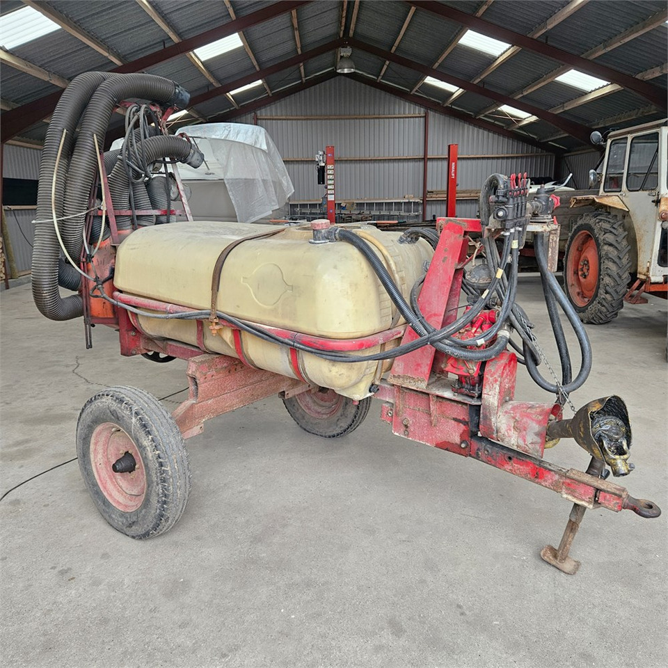 Hardi 800 l - Purkštuvas: foto 1 Hardi 800 l - Purkštuvas: foto 1