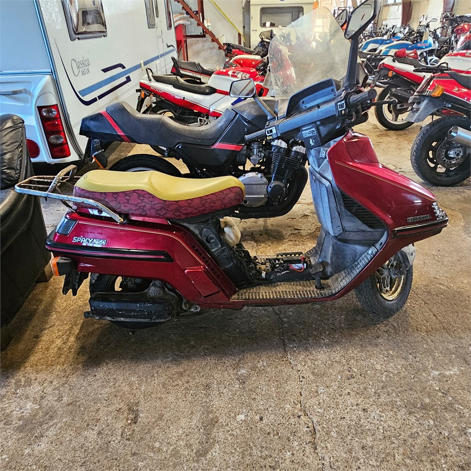 Honda 250 Spacy - Motociklas: foto 2 Honda 250 Spacy - Motociklas: foto 2