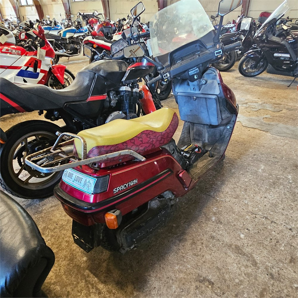 Honda 250 Spacy - Motociklas: foto 3 Honda 250 Spacy - Motociklas: foto 3