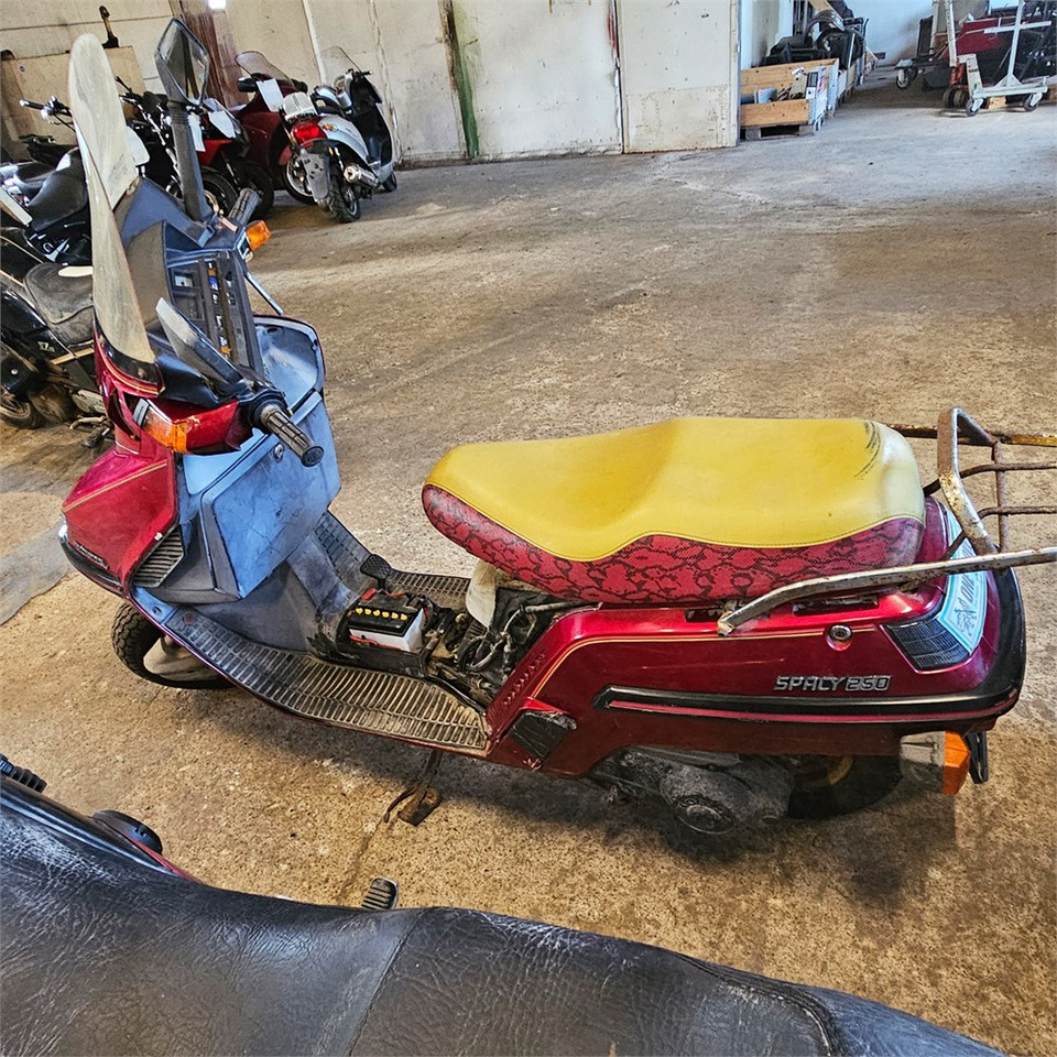 Honda 250 Spacy - Motociklas: foto 5 Honda 250 Spacy - Motociklas: foto 5