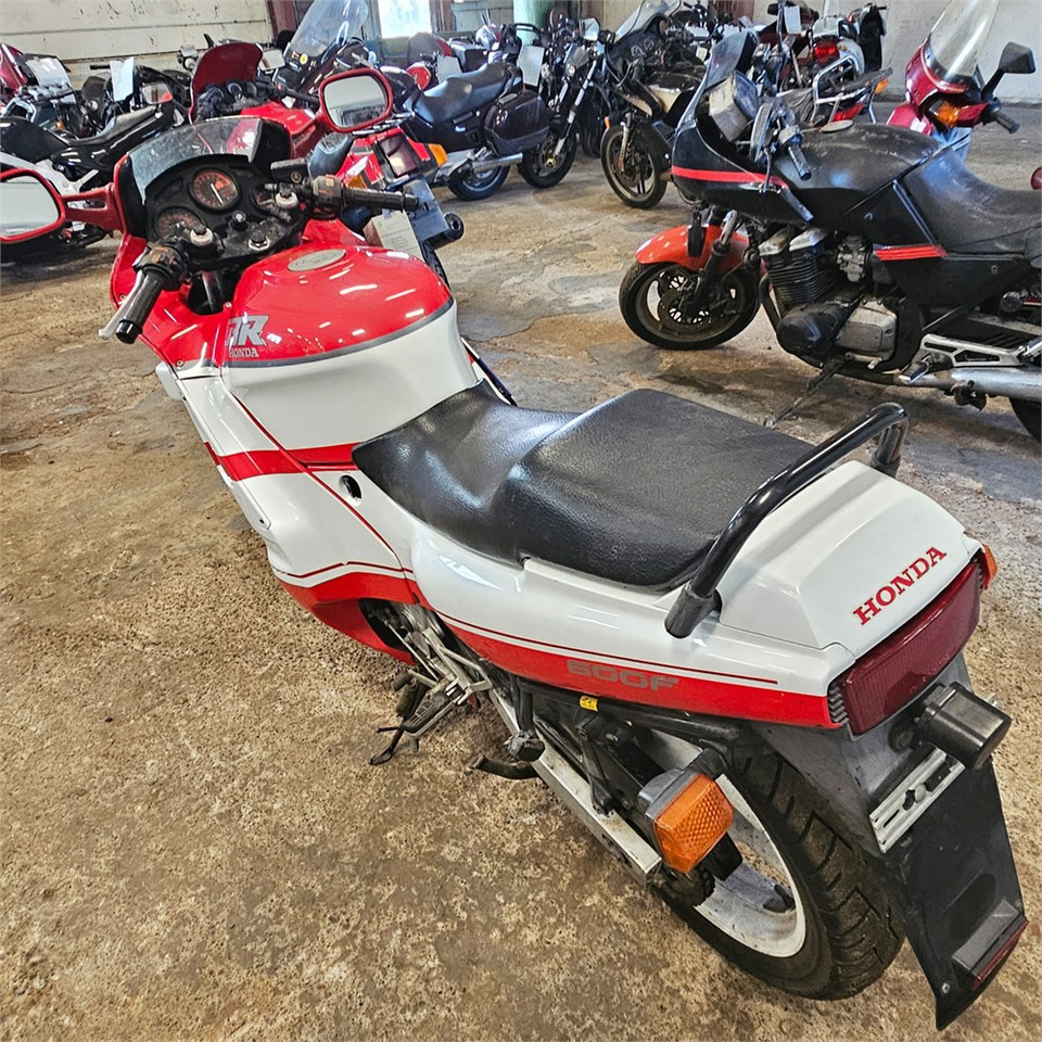 Honda CBR600F Super sport - Motociklas: foto 4 Honda CBR600F Super sport - Motociklas: foto 4