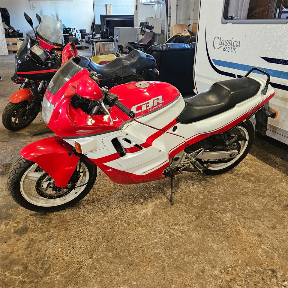 Honda CBR600F Super sport - Motociklas: foto 2 Honda CBR600F Super sport - Motociklas: foto 2