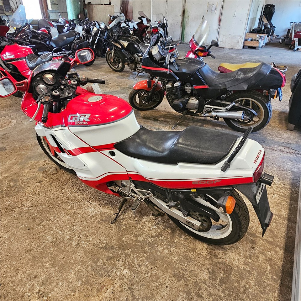 Honda CBR600F Super sport - Motociklas: foto 3 Honda CBR600F Super sport - Motociklas: foto 3